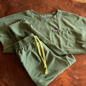 Fig uniform set Fern color